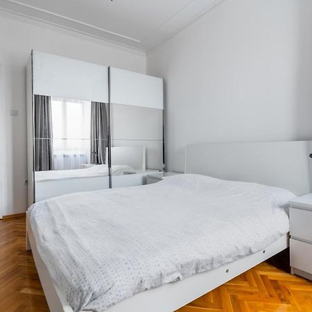 Vitosha Str 2Bd White & Blue Apt By Flat Mаnager Sofia Exterior photo