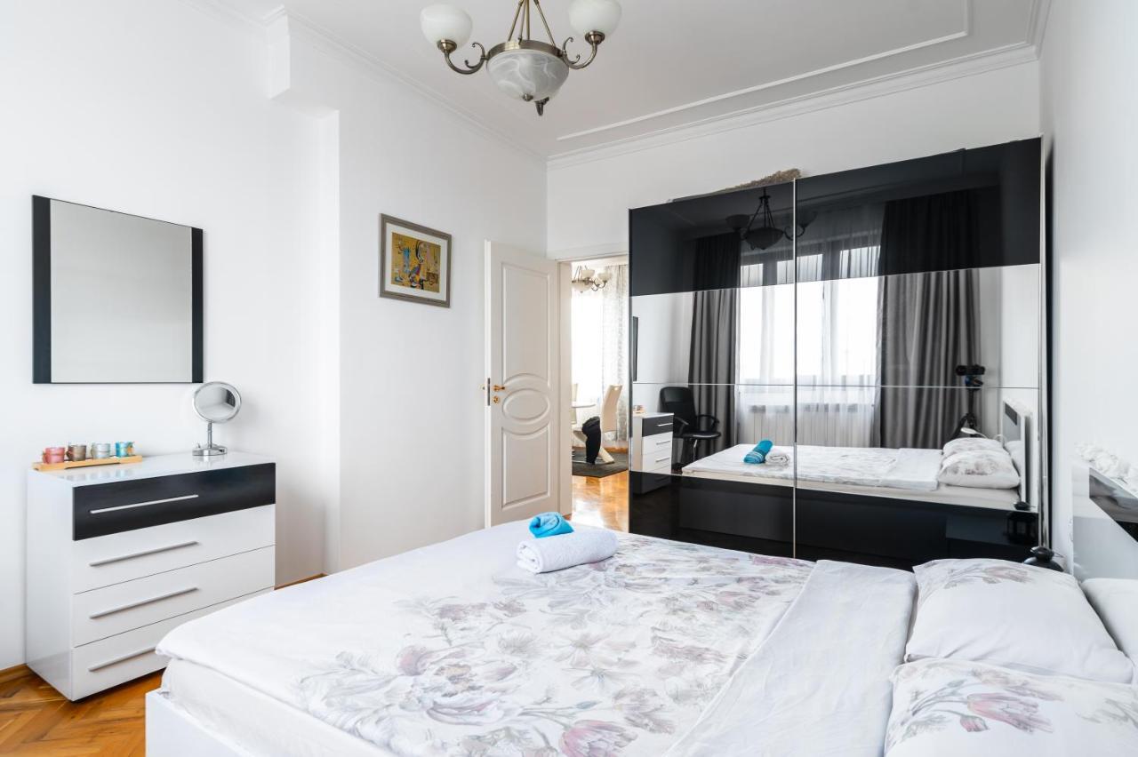 Vitosha Str 2Bd White & Blue Apt By Flat Mаnager Sofia Exterior photo