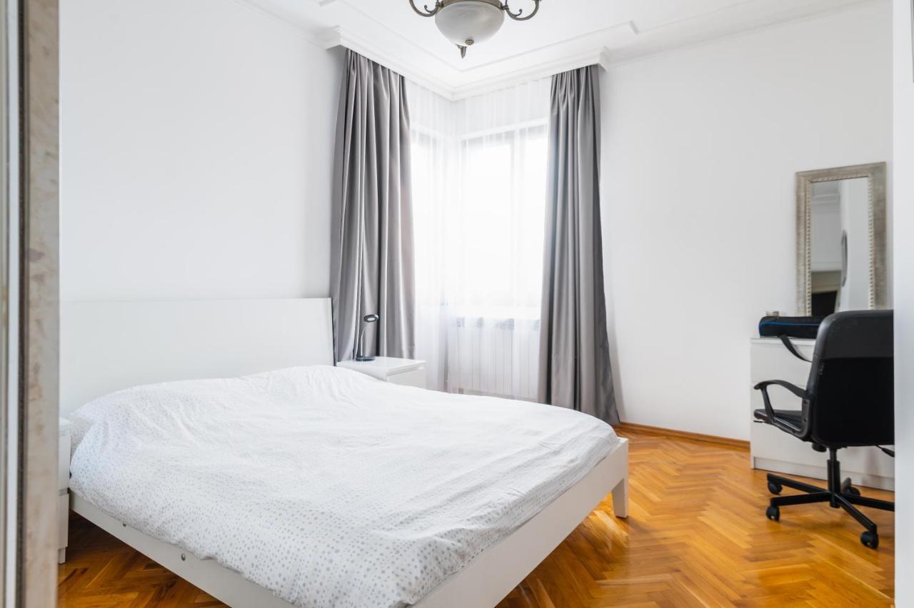 Vitosha Str 2Bd White & Blue Apt By Flat Mаnager Sofia Exterior photo