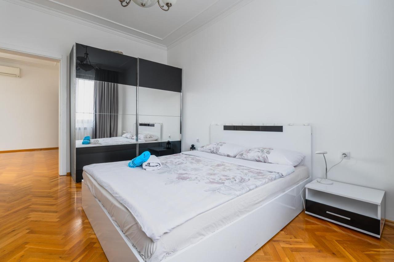 Vitosha Str 2Bd White & Blue Apt By Flat Mаnager Sofia Exterior photo