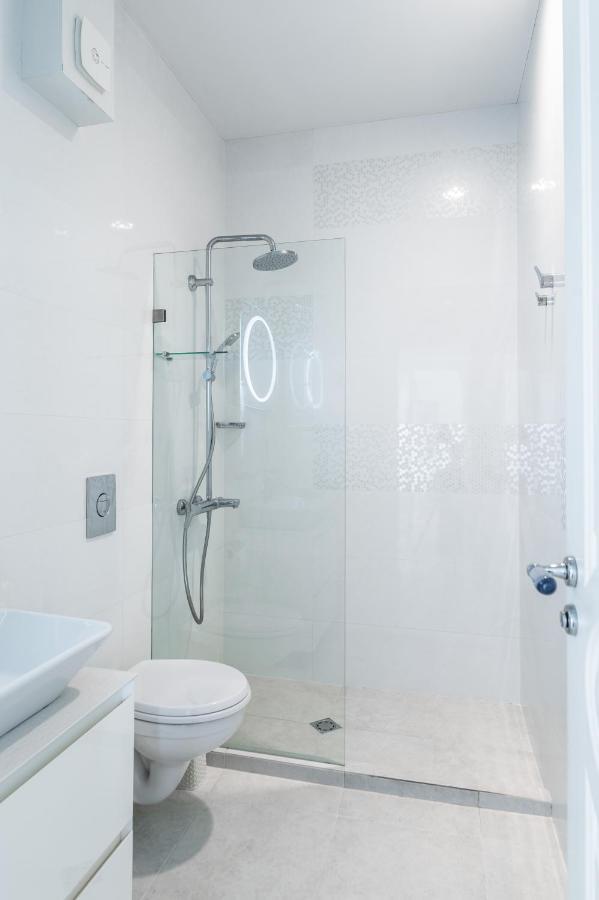 Vitosha Str 2Bd White & Blue Apt By Flat Mаnager Sofia Exterior photo