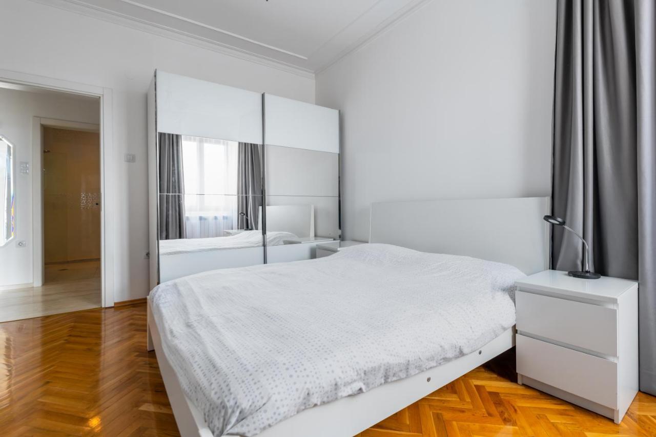 Vitosha Str 2Bd White & Blue Apt By Flat Mаnager Sofia Exterior photo